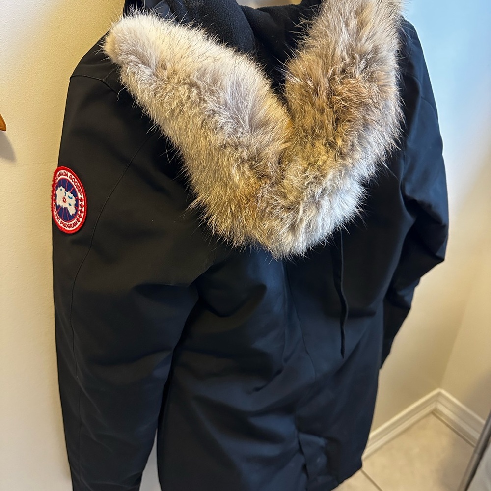 Canada Goose Victoria Mid Parka with Fur Hood - black